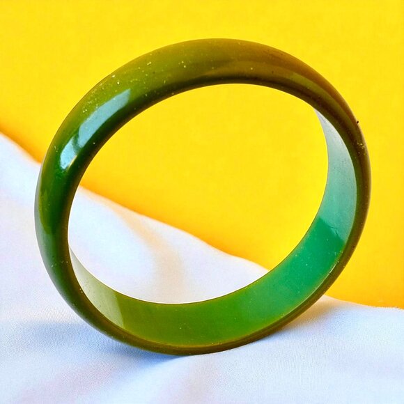 Vintage Bakelite Bangle Bracelet Green Smooth - Picture 8 of 16